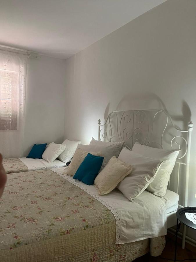 Apartman With Swimming Pool Jelsa (Hvar)